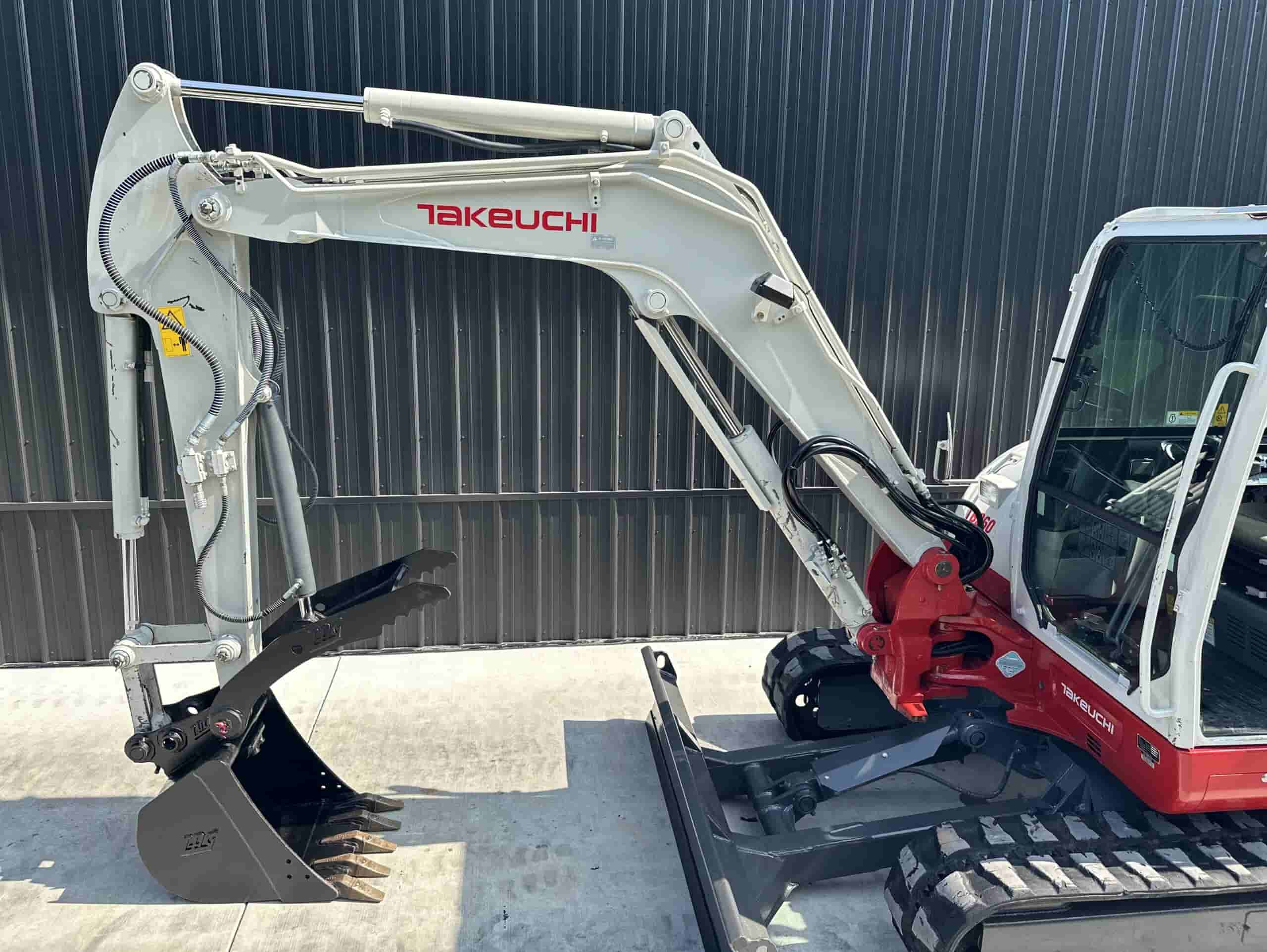 2017 Takeuchi TB260
